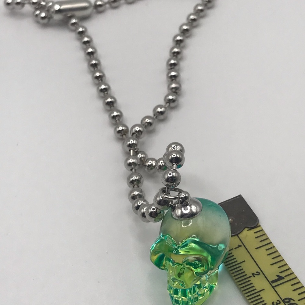 Unisex Green Glass Skull Pendant Necklace - Picture 8 of 8